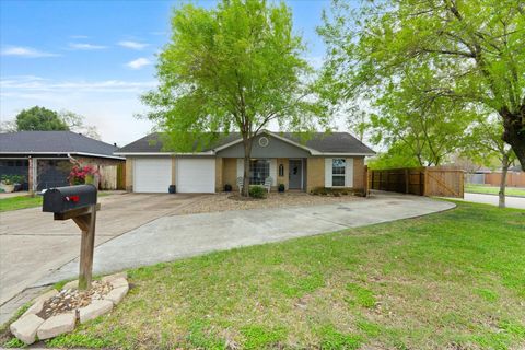 Photo of 202 County Fair Drive, Houston, TX 77060 (MLS # 20174472)