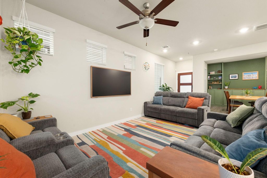 Photo of 3104 Valley Peak Drive, Houston, TX 77063 (MLS # 46339148)