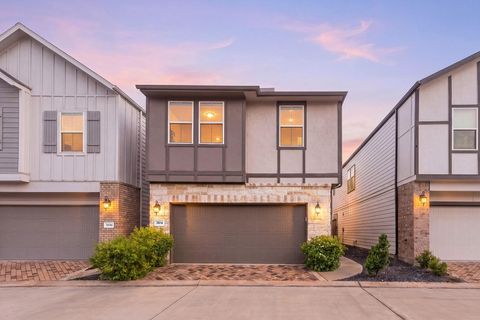 Photo of 3104 Valley Peak Drive, Houston, TX 77063 (MLS # 46339148)