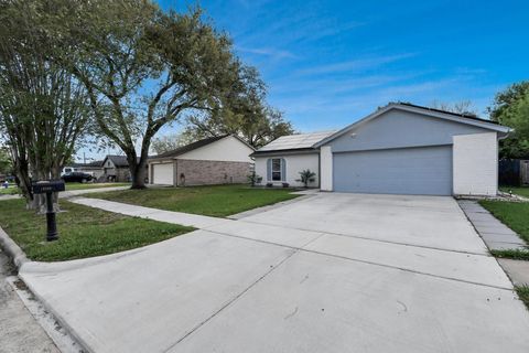 Homes For Sale - 10203 Hollow Canyon Drive<br/> Sugar Land, TX 77498