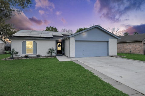 Homes For Sale - 10203 Hollow Canyon Drive<br/> Sugar Land, TX 77498
