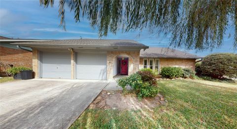 Photo of 10543 Sagecanyon Drive, Houston, TX 77089 (MLS # 85453997) Photo of 10543 Sagecanyon Drive, Houston, TX 77089 (MLS # 85453997)