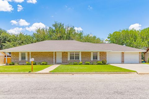 Photo of 216 E Montana Drive, Shiner, TX 77984 (MLS # 10467309)