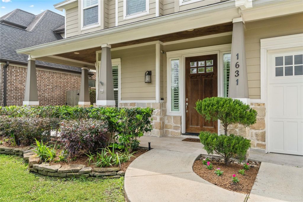Photo of 1631 Du Barry Lane, Houston, TX 77018 (MLS # 54320030)