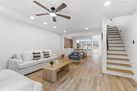 Photo of 811 Lovett Boulevard #21, Houston, TX 77006 (MLS # 89849386)