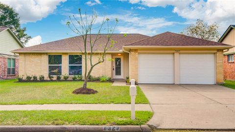 Photo of 7327 Sunlight Lane, Houston, TX 77095 (MLS # 38738257)