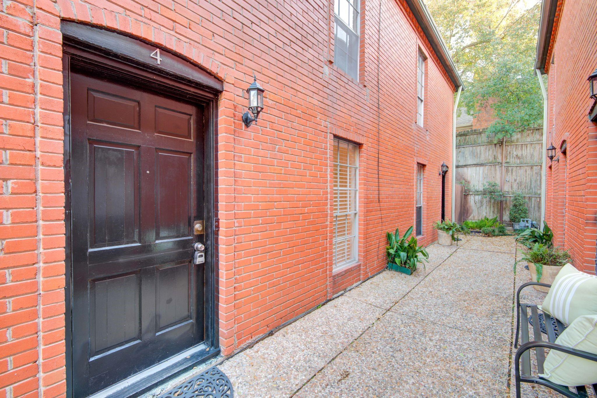 2225 Mimosa Drive 4