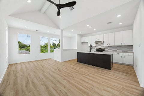 Photo of 6833 Cohn St #A, Houston, TX 77091 (MLS # 19288865)