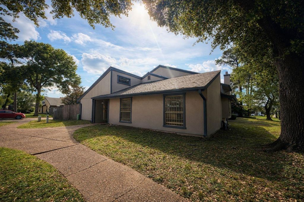 Photo of 5817 W Tidwell Road, Houston, TX 77092 (MLS # 6852476)
