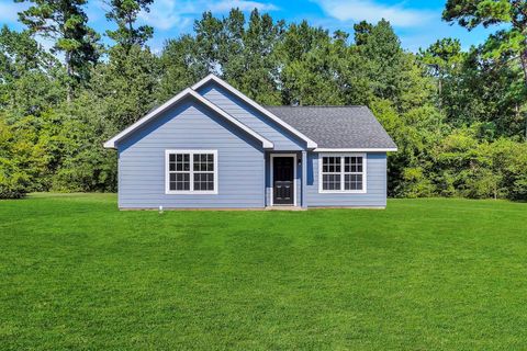 Photo of 131 Pawnee, Onalaska, TX 77360 (MLS # 66502890)