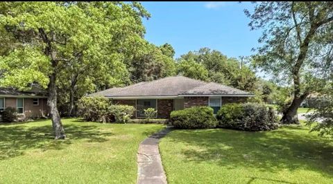 Photo of 4502 Creekbend Drive, Houston, TX 77035 (MLS # 907901)