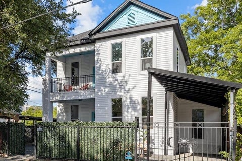 Photo of 1015 Brooks Street, Houston, TX 77009 (MLS # 42911608)