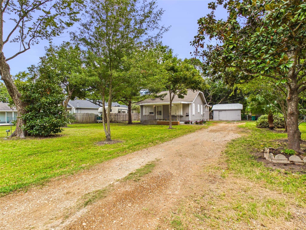 Photo of 917 Laurel Street, La Marque, TX 77568 (MLS # 81794979)