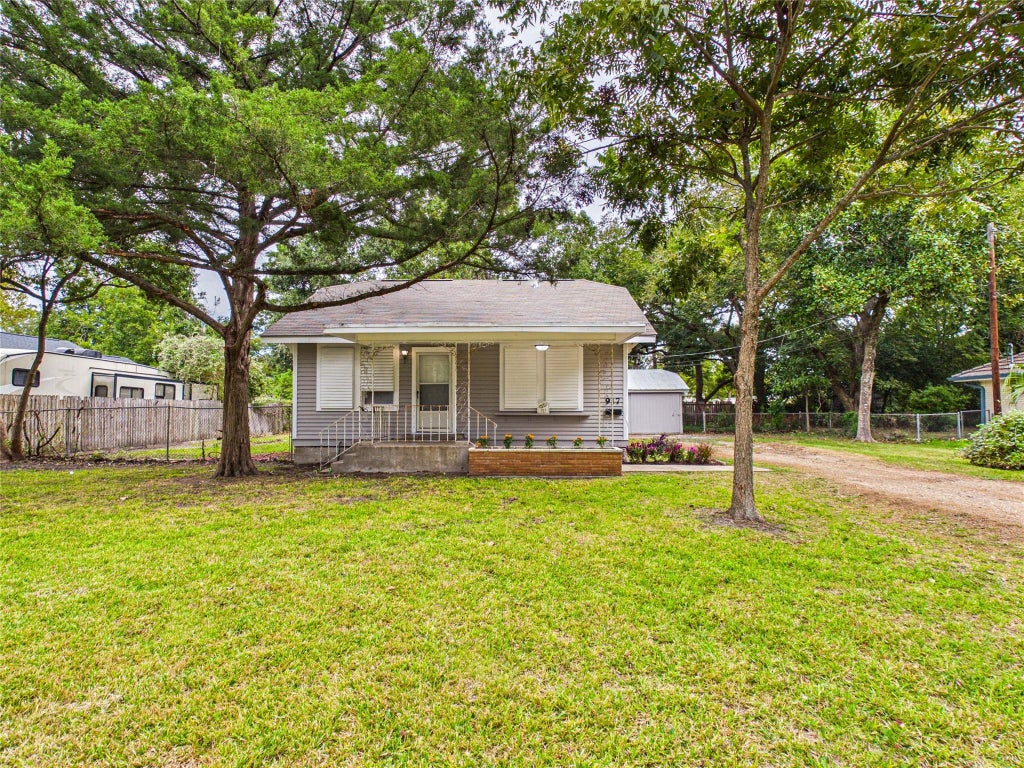 Photo of 917 Laurel Street, La Marque, TX 77568 (MLS # 81794979)
