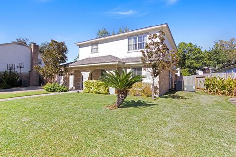 Photo of 13910 Ella Lee Lane, Houston, TX 77077 (MLS # 28247126)