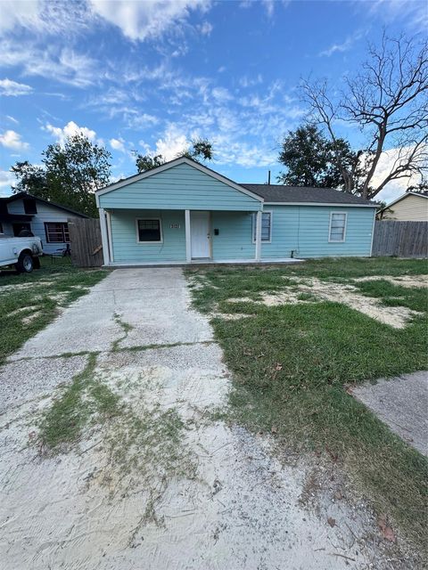 Photo of 2125 Kingsdale Drive, Deer Park, TX 77536 (MLS # 26737926)