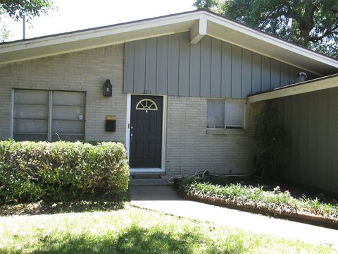 Photo of 2311 Bron Holly Drive, Houston, TX 77018 (MLS # 18471836)