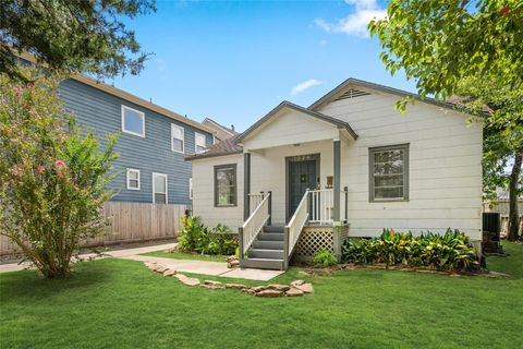 Photo of 1024 W 16th Street, Houston, TX 77008 (MLS # 67609175) Photo of 1024 W 16th Street, Houston, TX 77008 (MLS # 67609175)