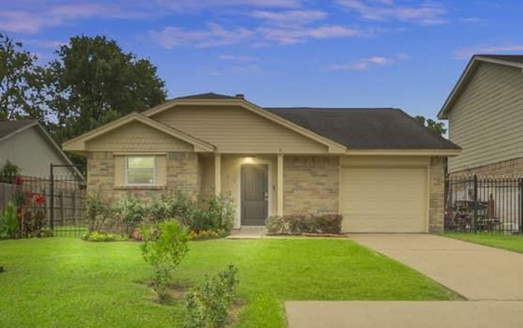 Photo of 3467 Overcross Drive, Houston, TX 77045 (MLS # 30818652)