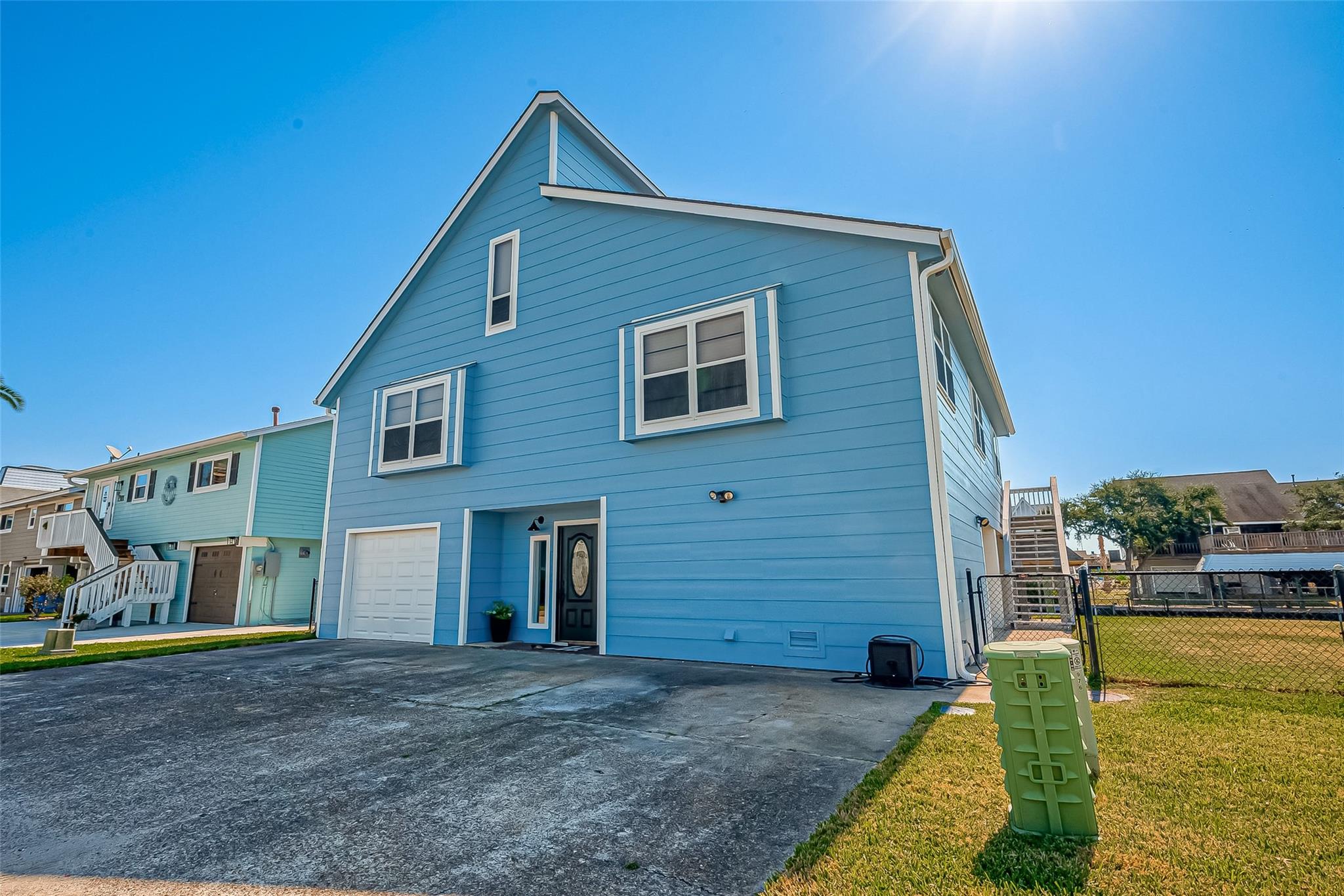 976 Bonita Street