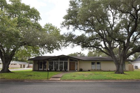Photo of 101 N Upton Avenue Ave, Schulenburg, TX 78956 (MLS # 26483050)