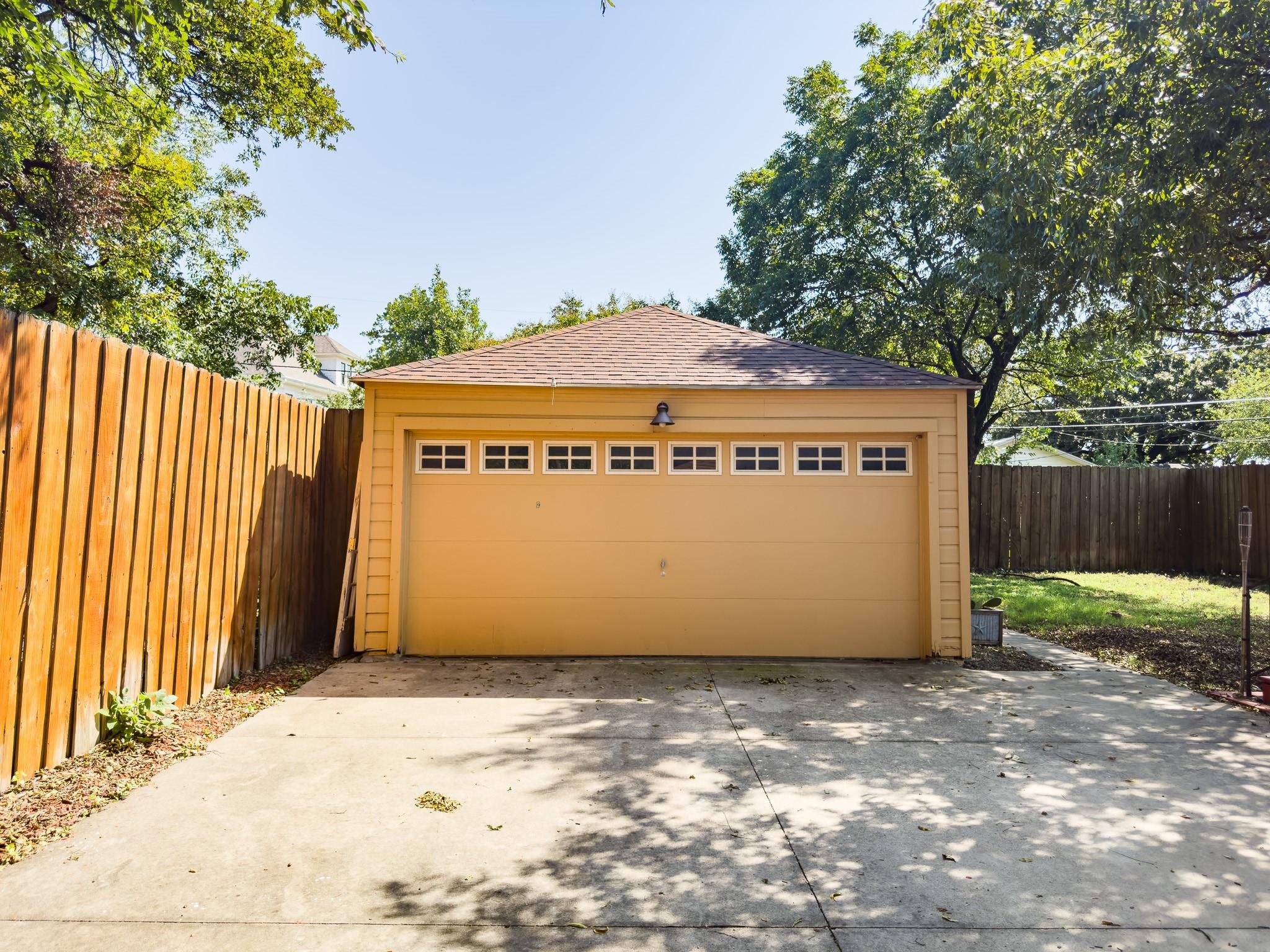 2222 Carnes Street