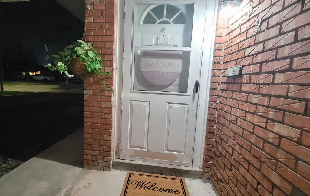 Photo of 626 Shawnee Street, Houston, TX 77034 (MLS # 32288530)