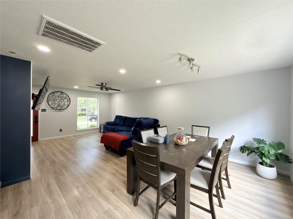 Photo of 3922 Vauxhall Drive S, Houston, TX 77047 (MLS # 47936411)