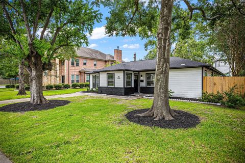 Photo of 4626 Holly Street St, Bellaire, TX 77401 (MLS # 96413075)
