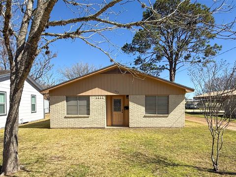 Homes For Sale - 503 S Texana Street<br/> Lavaca County, Hallettsville, TX 77964