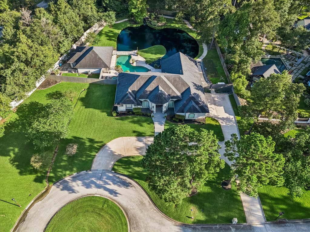 Photo of 11 Turtle Cove Court, Kingwood, TX 77346 (MLS # 76680299)