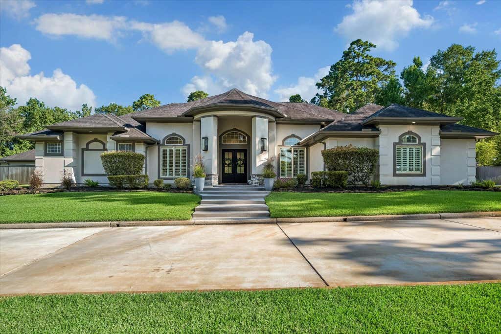 Photo of 11 Turtle Cove Court, Kingwood, TX 77346 (MLS # 76680299)