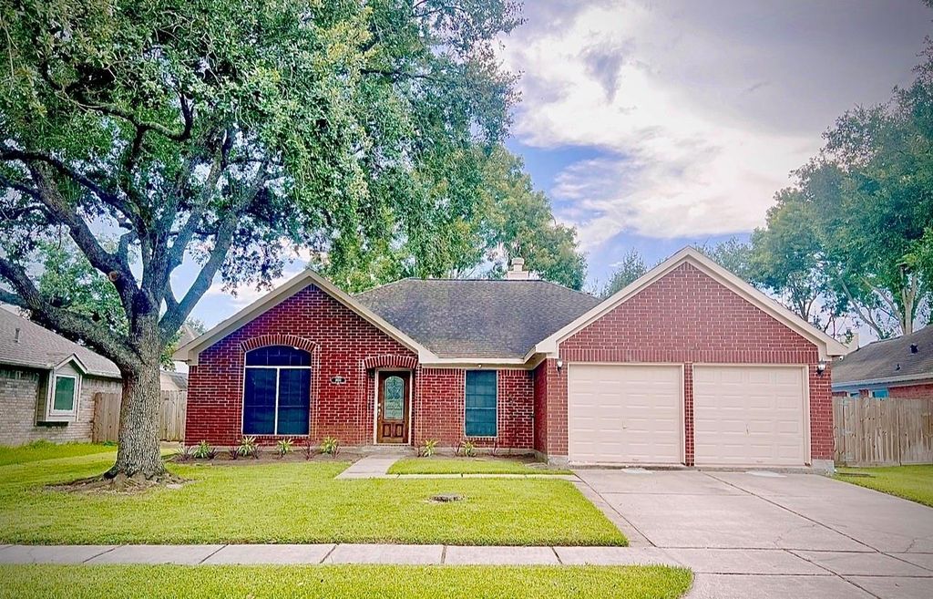 Photo of 1806 Oak Wood Drive E, Pearland, TX 77581 (MLS # 94866761)