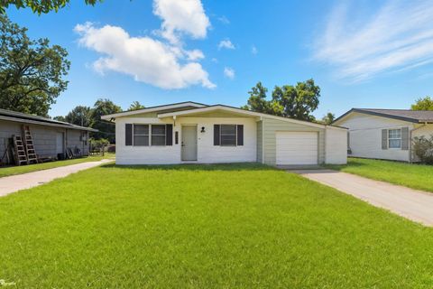 Photo of 1937 Robin Avenue, Orange, TX 77632 (MLS # 27360198)