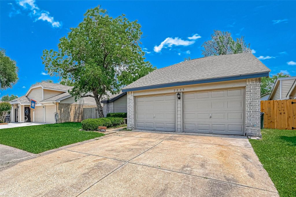 Photo of 2235 Sentinal Oaks Street, Sugar Land, TX 77478 (MLS # 49016358)