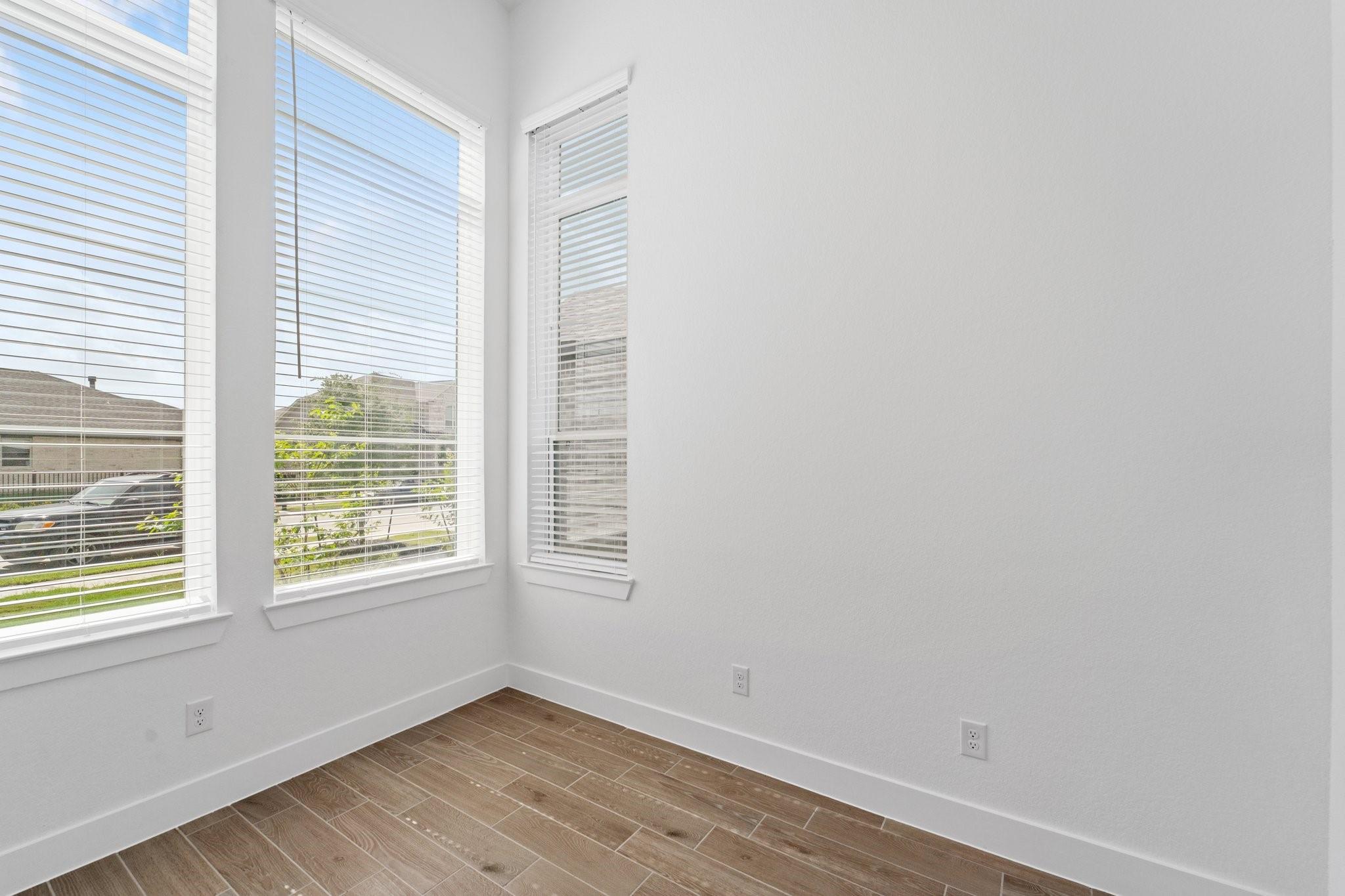 11147 Pale Tipped Way