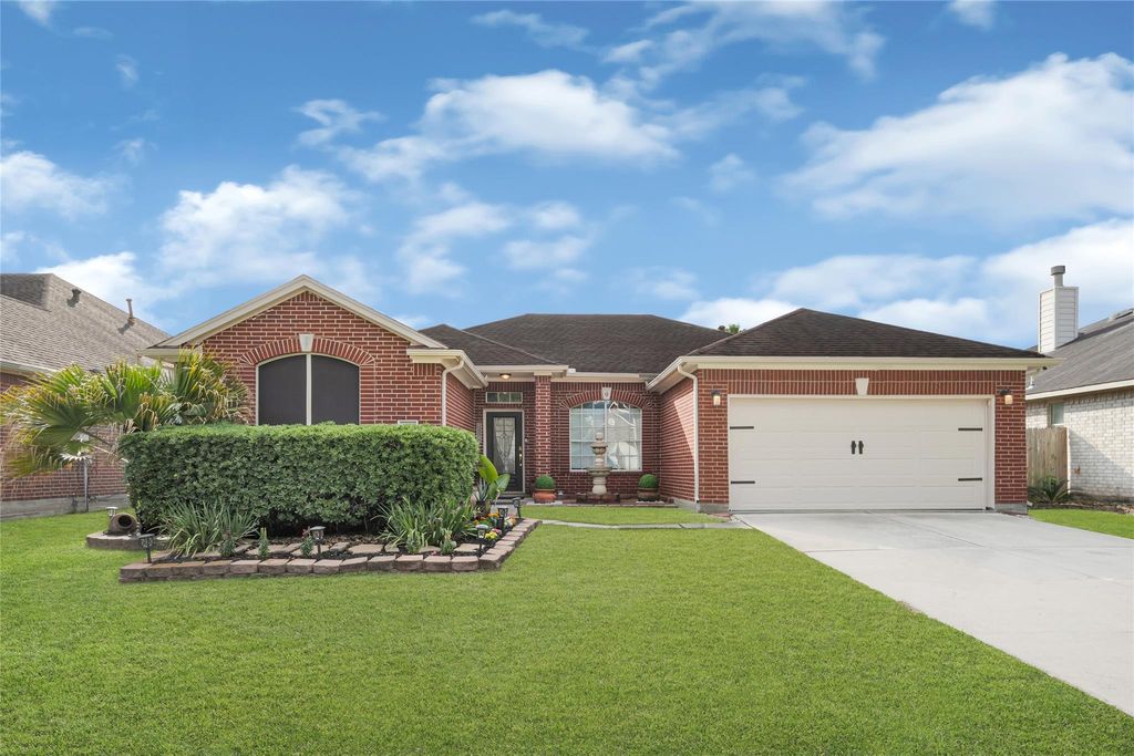 Photo of 16827 Ship Anchor Drive, Friendswood, TX 77546 (MLS # 54412724)