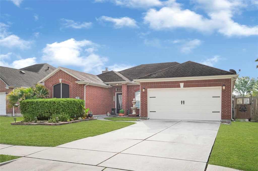 Photo of 16827 Ship Anchor Drive, Friendswood, TX 77546 (MLS # 54412724)