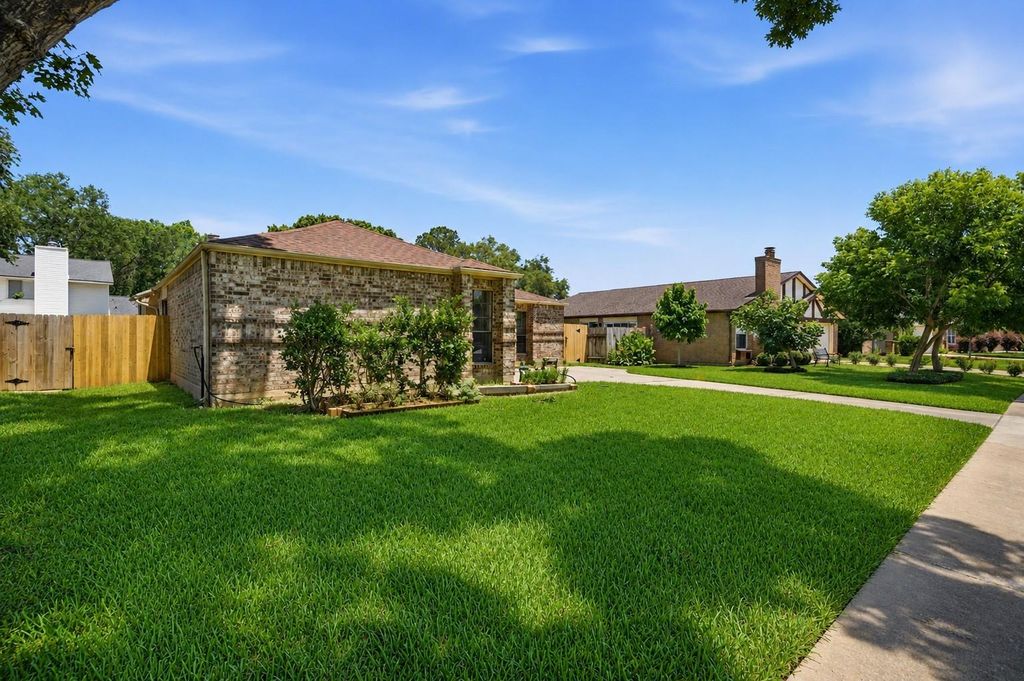 Photo of 2019 First Crossing Boulevard, Sugar Land, TX 77478 (MLS # 35039223)