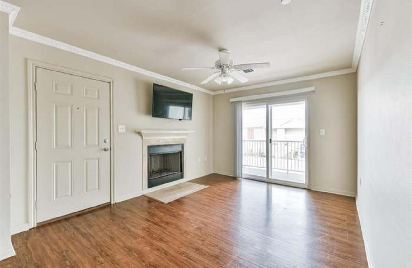 7600 Emmett F Lowry Expressway 416