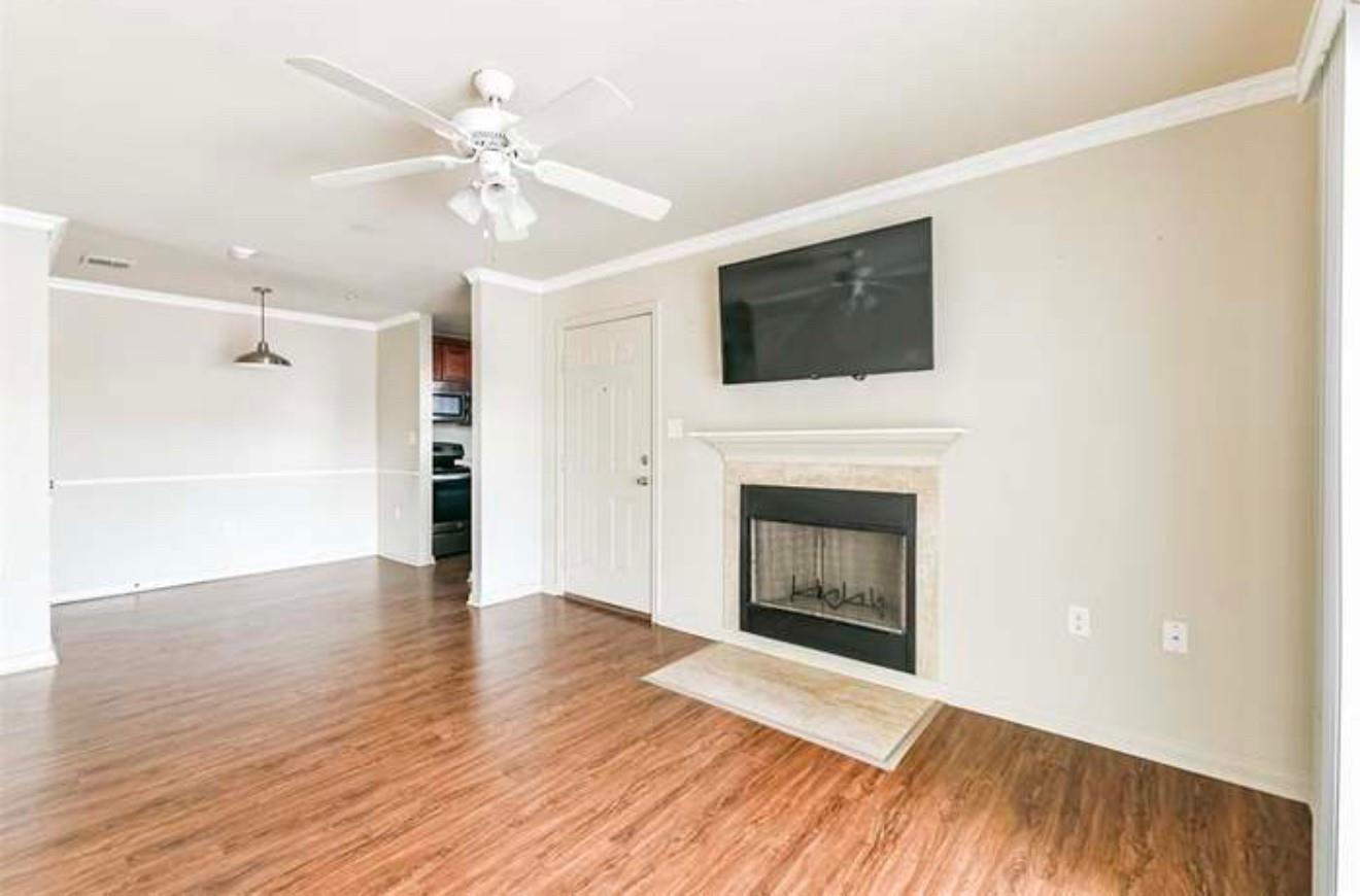 7600 Emmett F Lowry Expressway 416