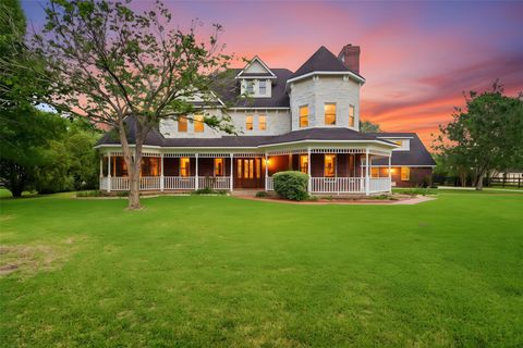 Photo of 1301 W Viejo Drive, Friendswood, TX 77546 (MLS # 26011298)