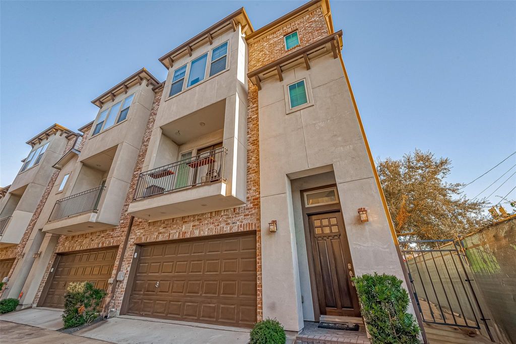 Photo of 2227 Chenevert Street Street, Houston, TX 77003 (MLS # 48473778)