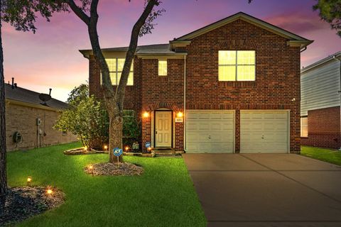 Photo of 10211 E Summit Canyon Drive, Houston, TX 77095 (MLS # 83359273)