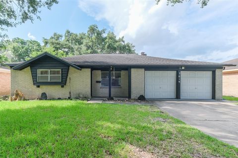 Photo of 7614 Grape Street, Houston, TX 77074 (MLS # 41597435)