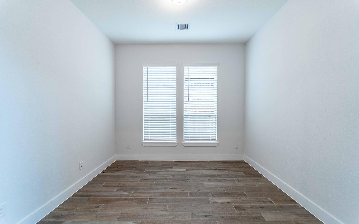 709 Western Holly