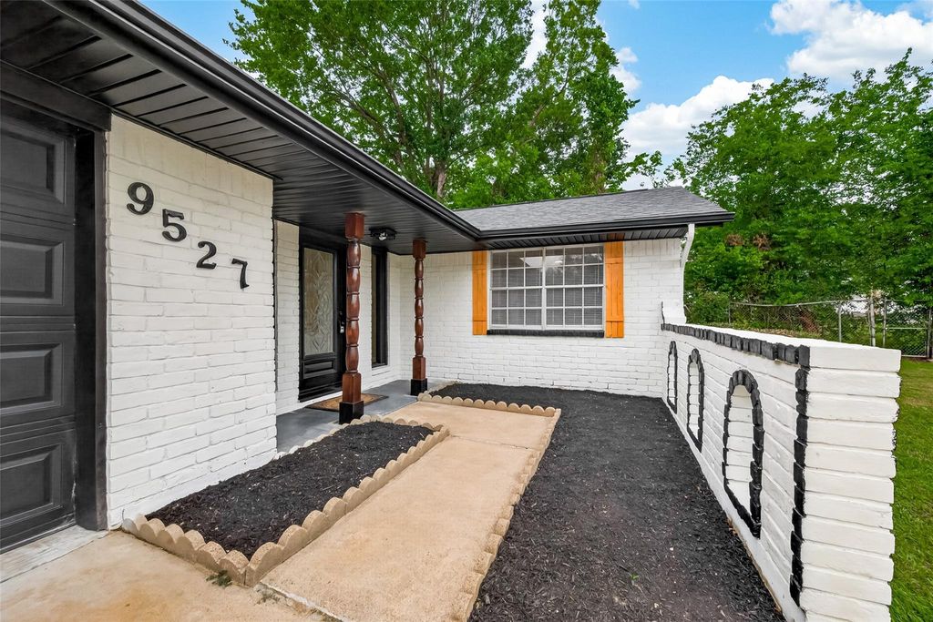 Photo of 9527 Vanwood Street, Houston, TX 77040 (MLS # 852595)