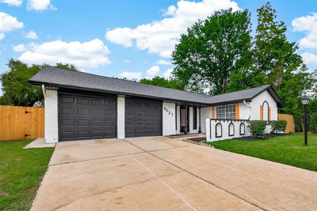 Photo of 9527 Vanwood Street, Houston, TX 77040 (MLS # 852595)