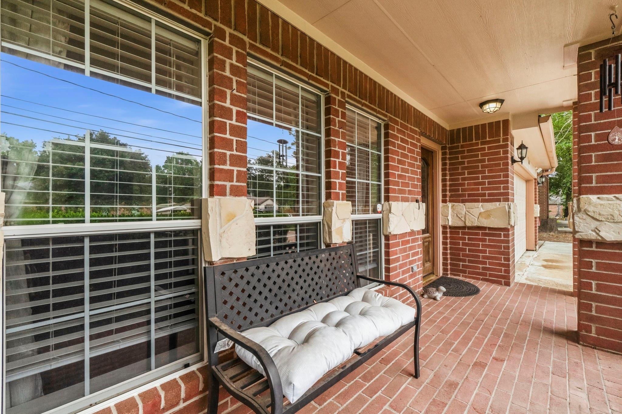 6627 Woodland Oaks