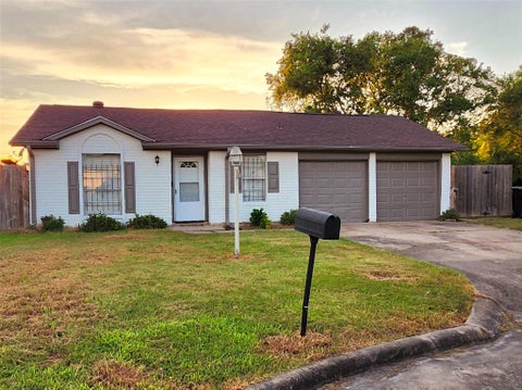 Photo of 12110 Murr Way, Houston, TX 77048 (MLS # 98644521)